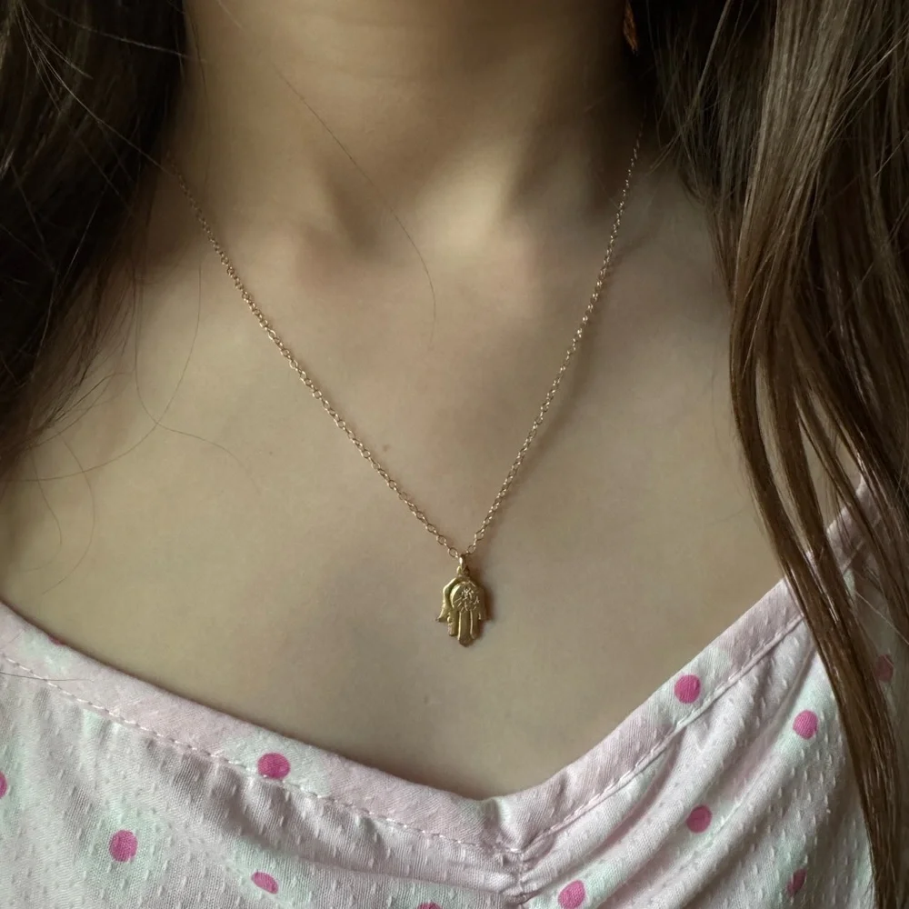 NWOT Victoria Cunningham Hamsa Crescent Moon Necklace